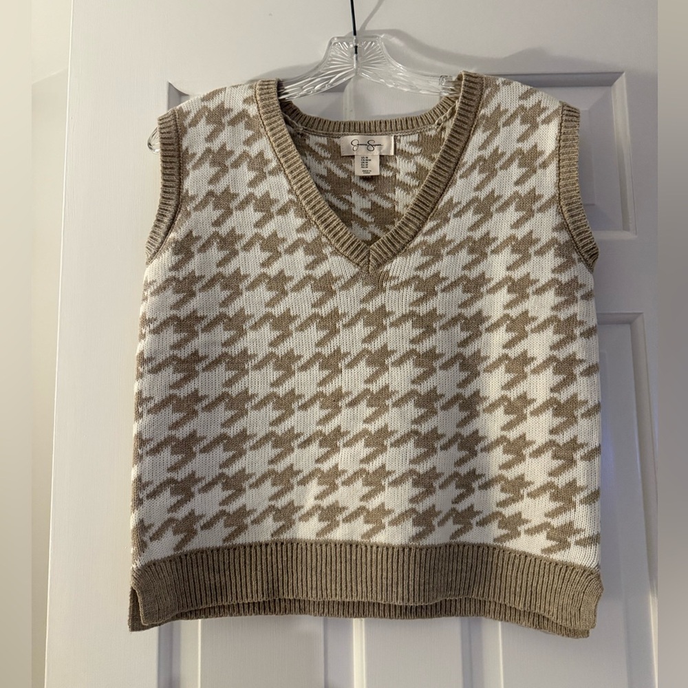 Tan houndstooth sleeveless sweater